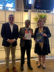 Loreto Seguel, presidenta ejecutiva del Consejo del Salmón; Rodrigo Pinto, director corporativo del Consejo del Salmón; Francisco Medeiros, presidente de Peixe Brasil.